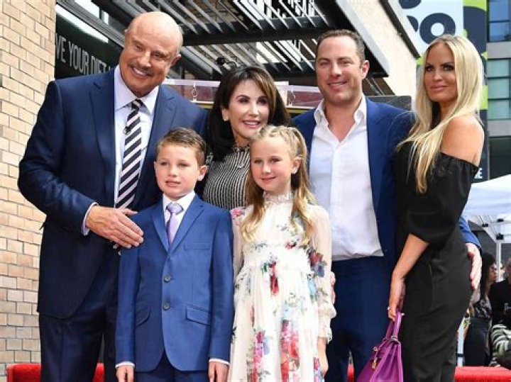 
A Look Into Dr. Phil’s Family With Wife Robin McGraw and the 2 Sons They Share 