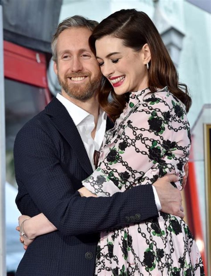 Anne Hathaway - Age, Family, Bio