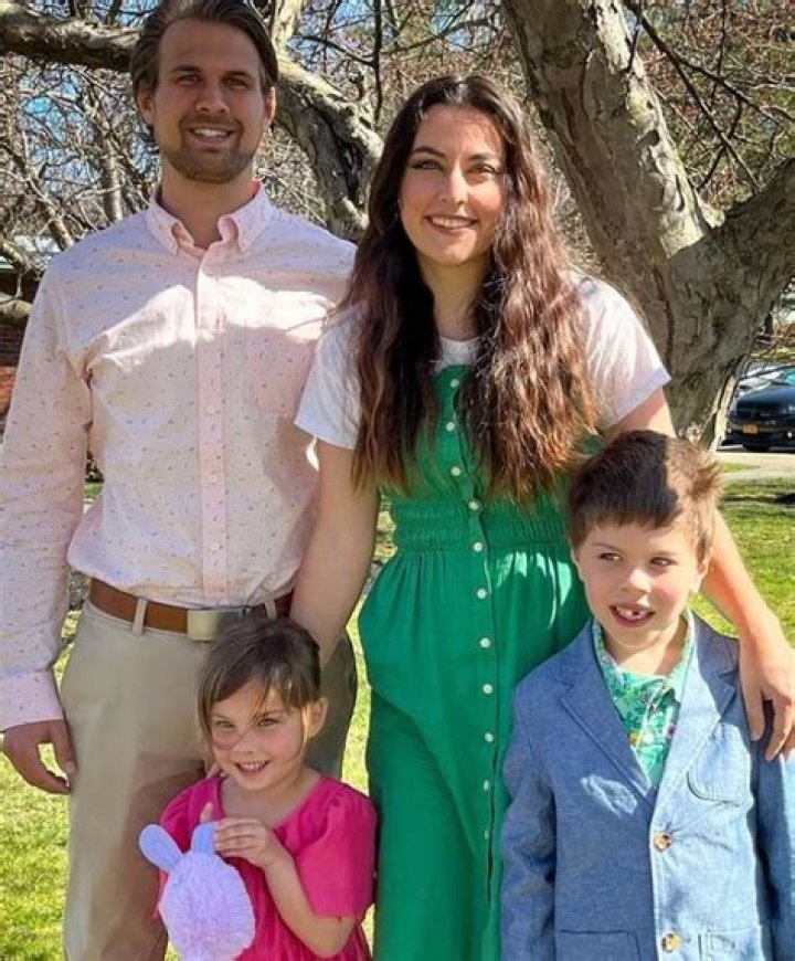 Ashley Ottesen - Age, Family, Bio