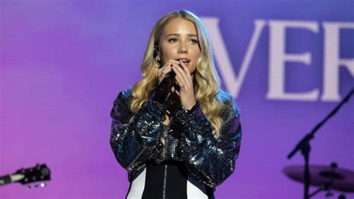 Avery Anna - Age, Family, Bio