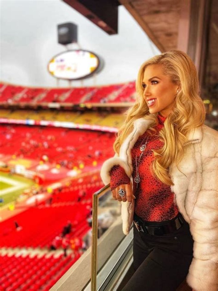 Chanel Santini net worth, age, height, bio, birthday, wiki, and salary