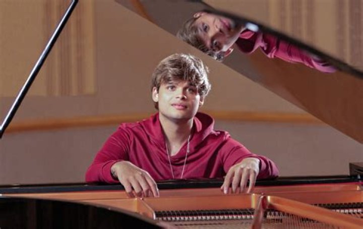 Clarissa Molina - Age, Family, Bio