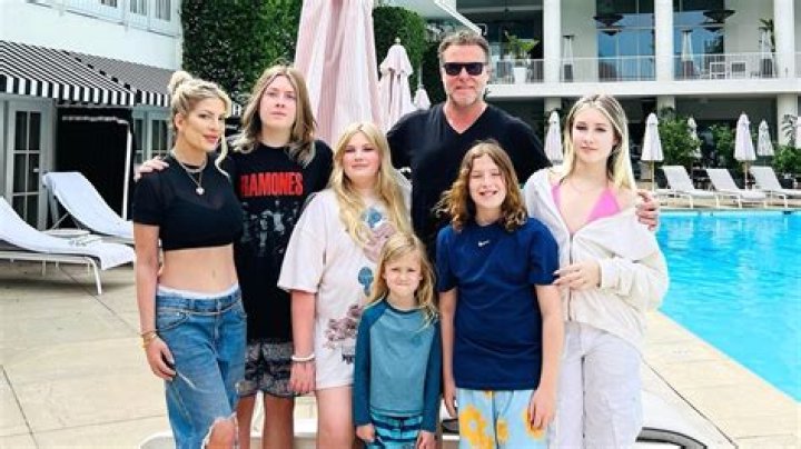 Dean McDermott’s ex: he goes on luxury vacations but stopped paying child support
