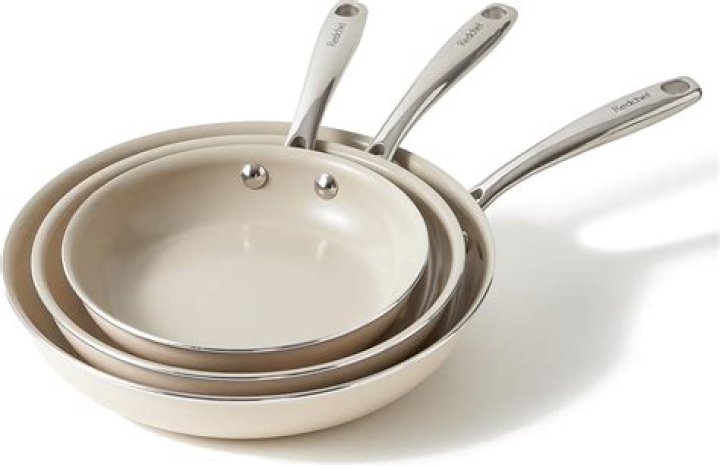 Do Le Creuset pans have Teflon?