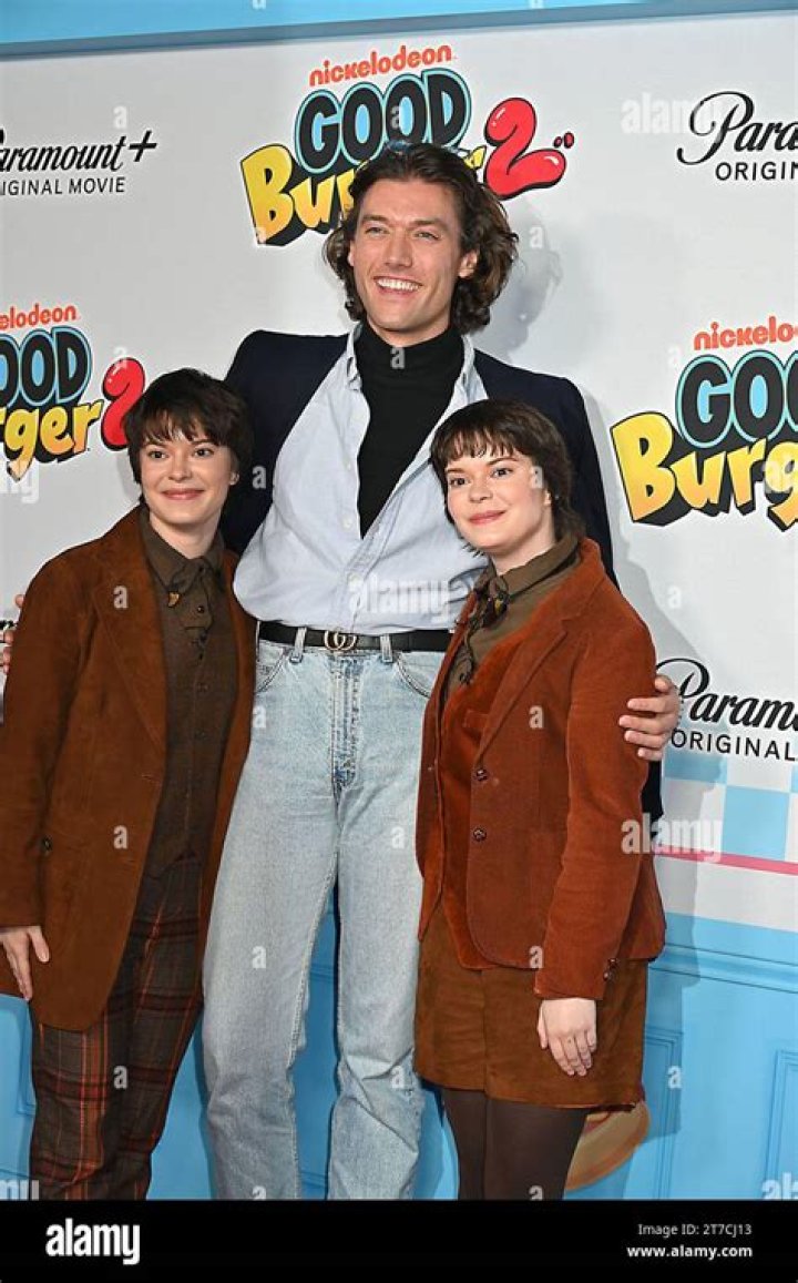 Emily Hinkler - Age, Family, Bio