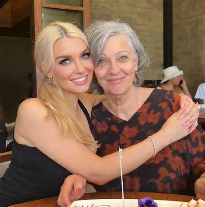 Emily Sears - Age, Family, Bio