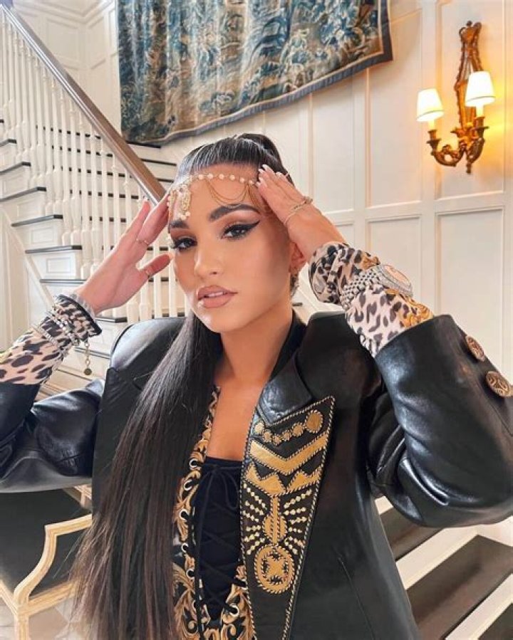 Enisa - Age, Family, Bio