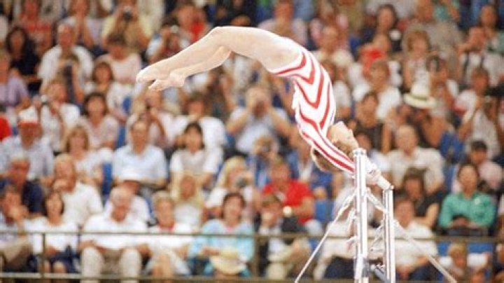 Former Olympic Gymnast Mary Lou Retton Battling Pneumonia in ICU, Confirms Daughter!