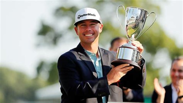 Is Chez Reavie married?