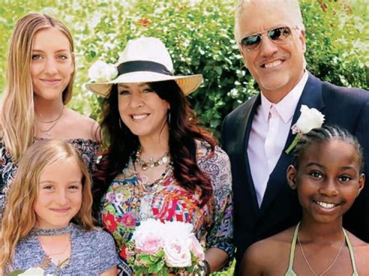 
Joely Fisher Husband Christopher Duddy Has A Blended Family Of Seven 