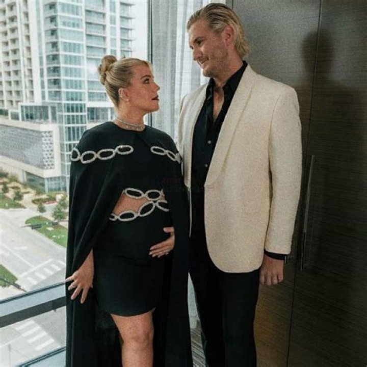 Kimberly Perry and husband Johnny Costello celebrated six-month of wedding anniversary!