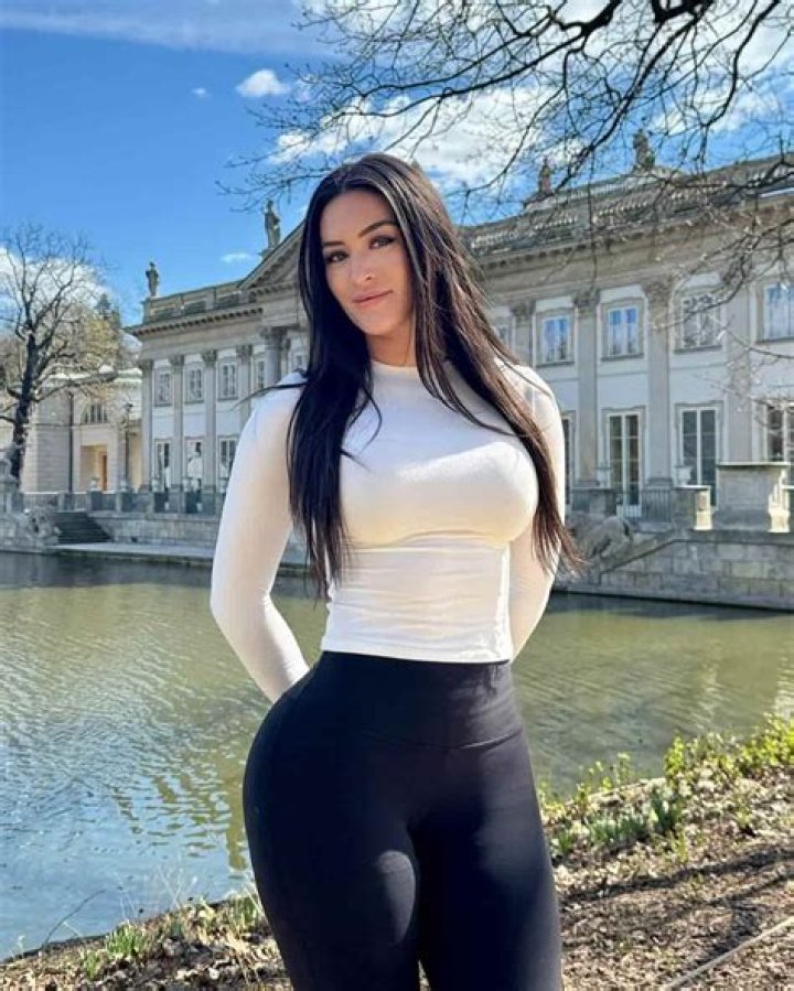 Kira Arne Bio (Wiki) 