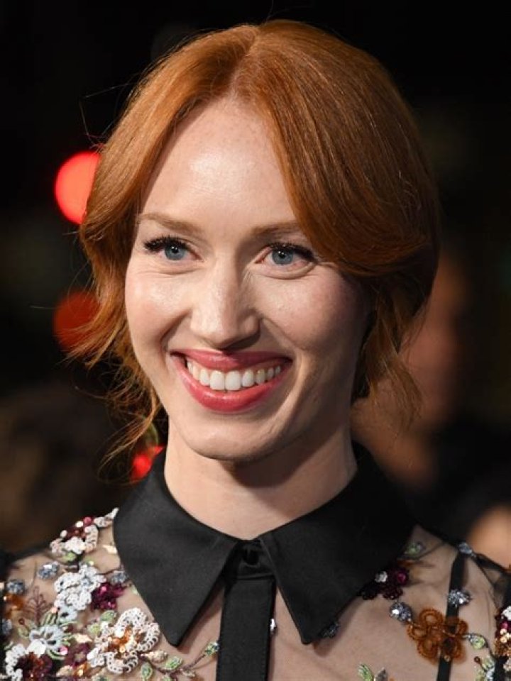 Kira Guloien Bio (Wiki) 