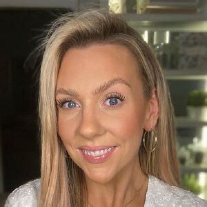 Laura Lee (YouTube Star) - Age, Family, Bio