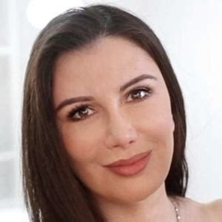 Lorry Hill - Age, Family, Bio