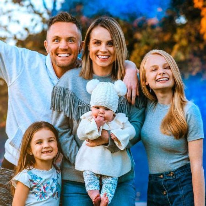 Mia Fizz - Age, Family, Bio