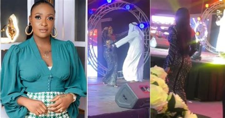 
Moment Blessing Okoro Embarrassed At A Recent Event In Warri 