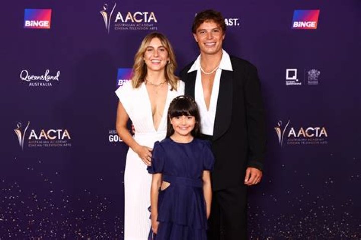 Nathalie Morris - Age, Family, Bio