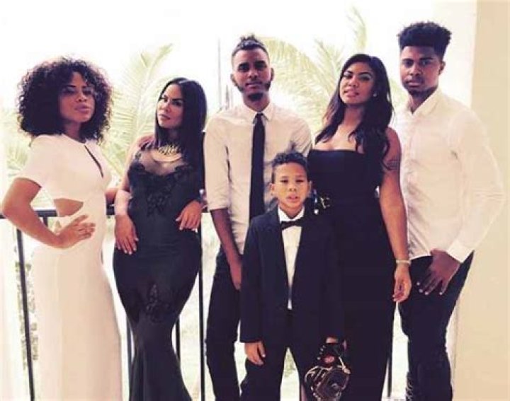 Nikhol Hing - Age, Family, Bio