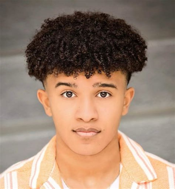 Oli Wright - Age, Family, Bio