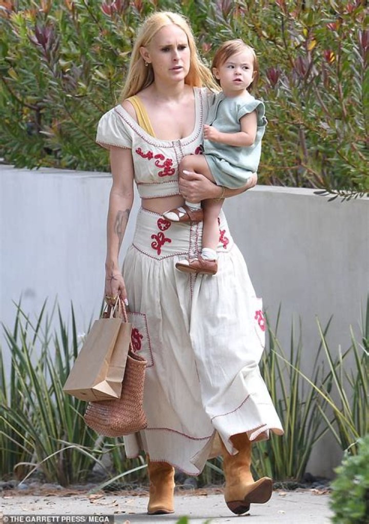 	Rumer Willis and Derek Thomas welcome daughter Louetta	