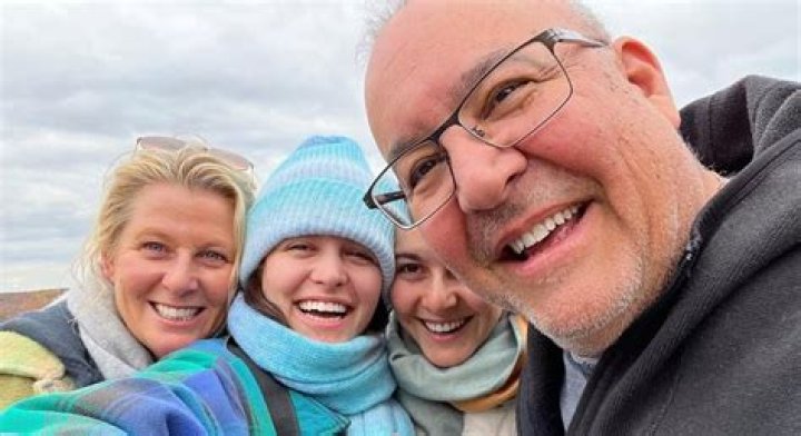 Sara Waisglass - Age, Family, Bio