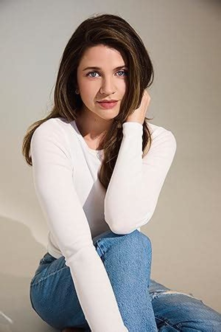 Sarah Fisher (TV Actress) - Age, Family, Bio