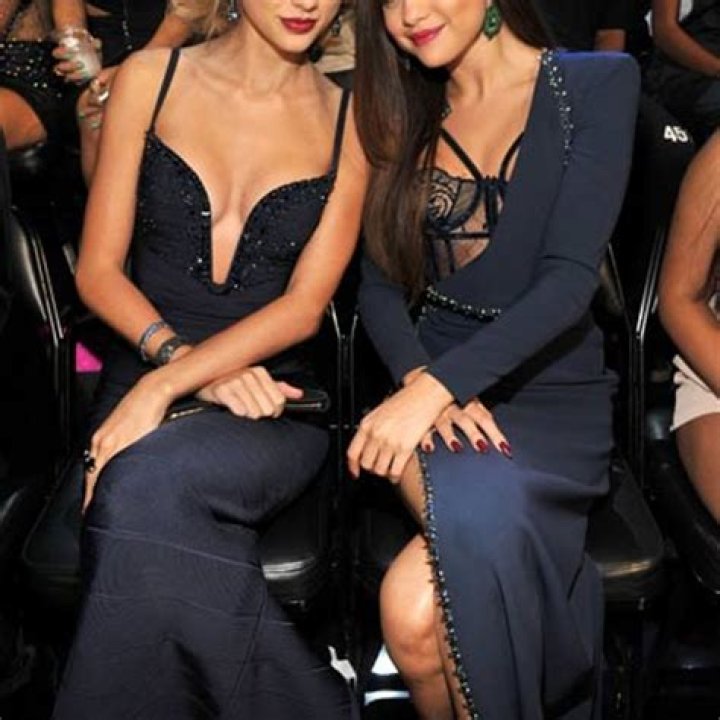 Selena Gomez Unfollows Everyone on Instagram