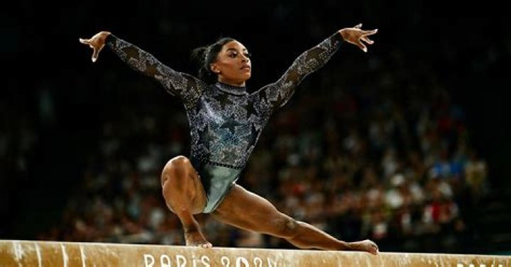 Simone De La Rue - Age, Family, Bio