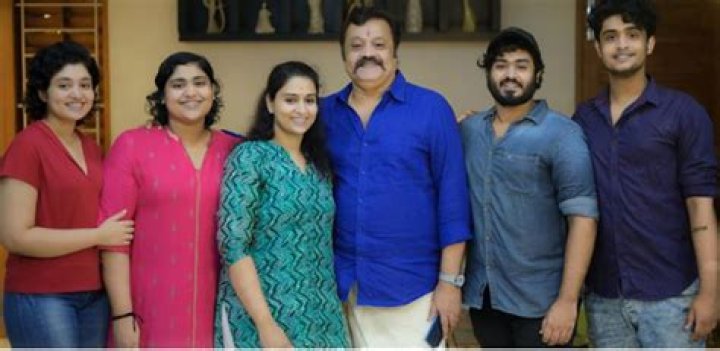 Suresh Mukund - Age, Family, Bio