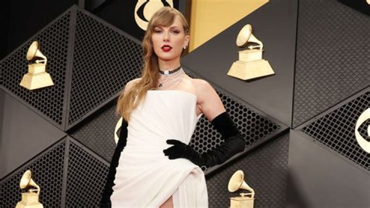 Taylor Swift wore Schiaparelli to the Grammys & everything was very messy
