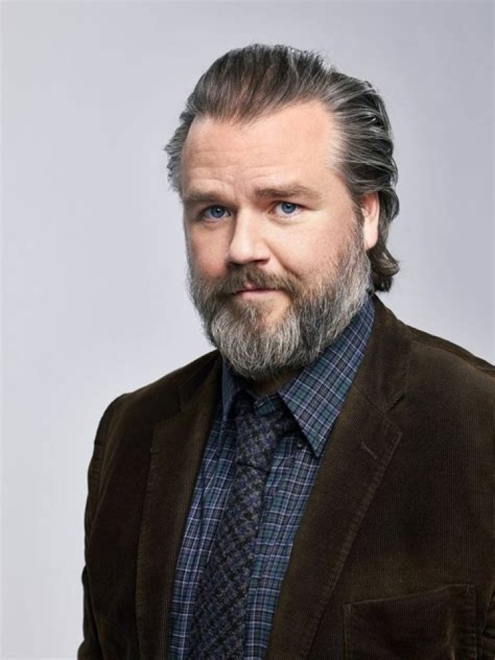 Tyler Labine’s Wiki: Tattoo, Net Worth, Wife, Height, Family