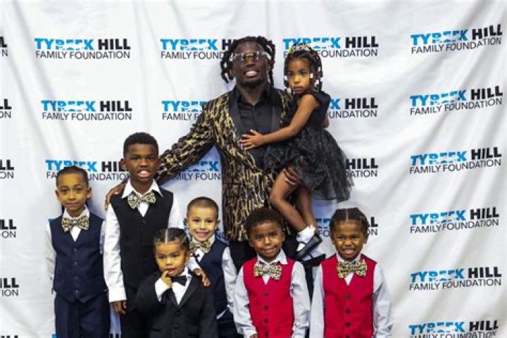 Tyreek Hill Parents Derrick Shaw And Virginia Hill – Family Facts