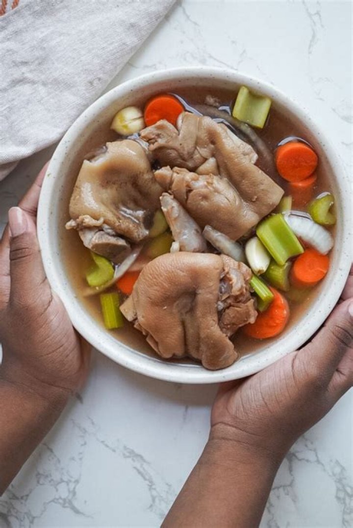 What does pigs feet taste like?