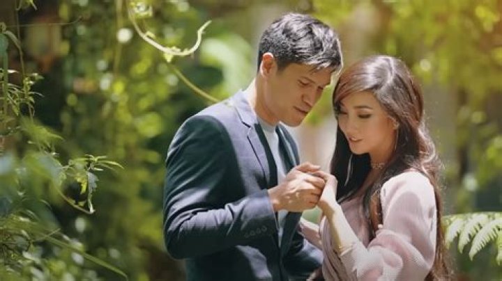 
Who Is Alodia Gosiengfiao Husband To Be Christopher Quimbo: Filipino model Engaged! 