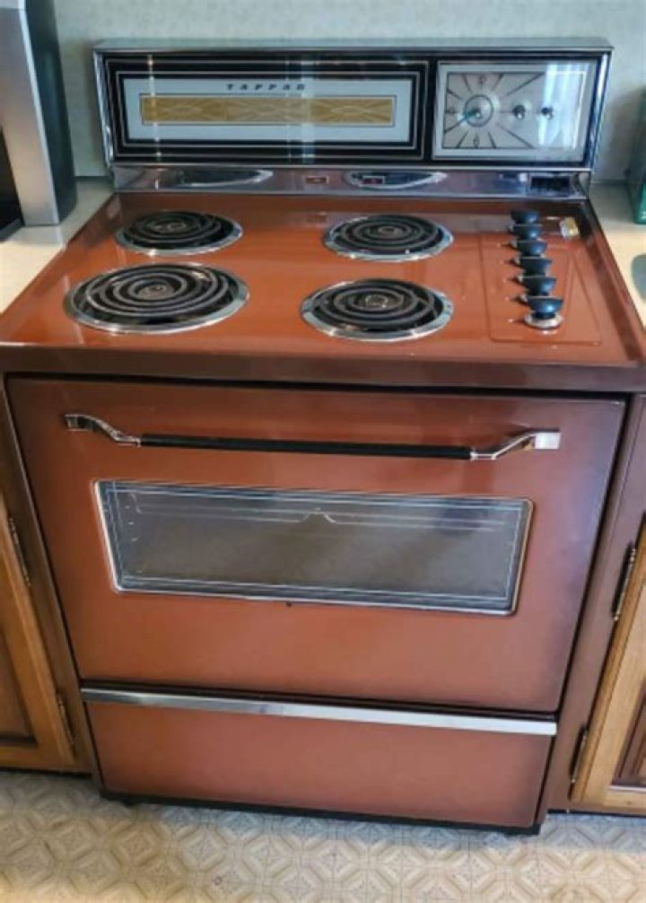 Who makes Tappan electric stoves?